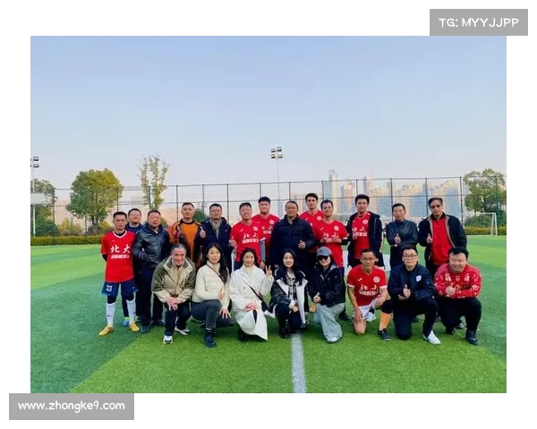 黄健翔分析穆西亚拉球场表现:弓腰低头导致观察受限,如何提升球场视野 黄健翔分析穆西亚拉球场表现:弓腰低头导致观察受限,如何提升球场视野